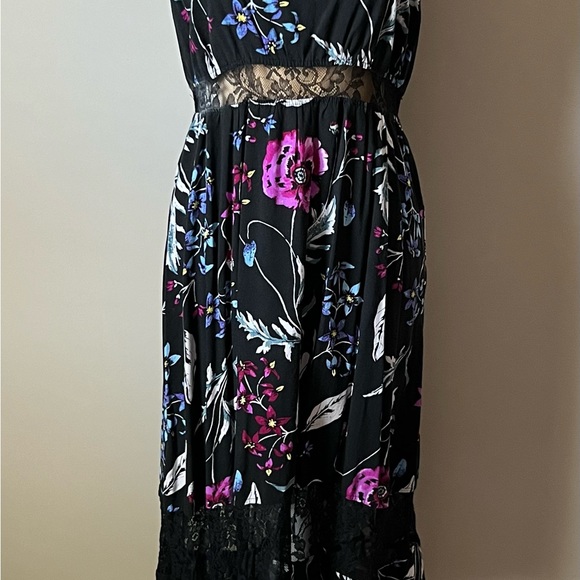 Like new Express floral sundress with lace panels - Picture 7 of 8
